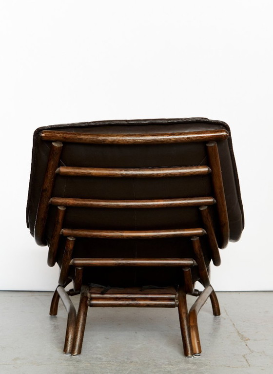 Image 1 of Fauteuil en voetenbank van bamboe en leer