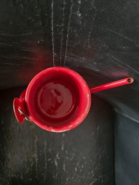 Image 1 of Red "snotje" or small oil lamp, made by Neerlandia. Height: 30 cm.