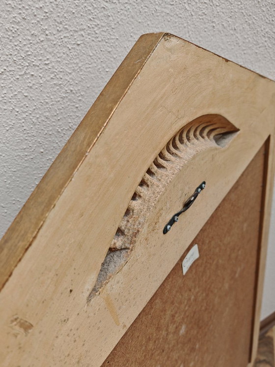 Image 1 of Miroir rectangulaire en haut avec triangle avec cadre en bois, doré de succession