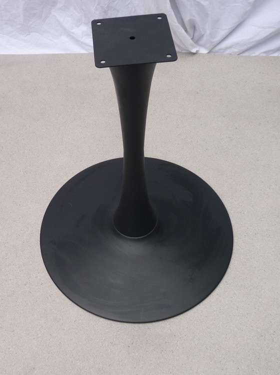 Image 1 of Zwarte tulp tafel diam. 100