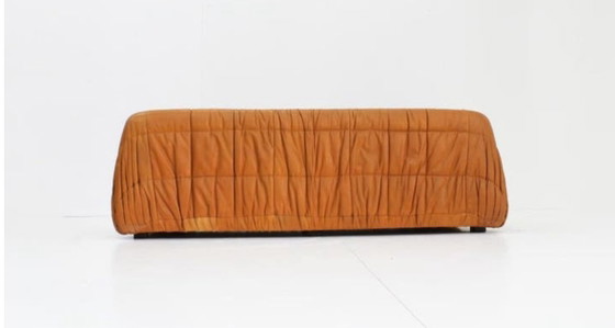Image 1 of Divano Piumino in pelle cognac di Jonathan De Pas, anni '70