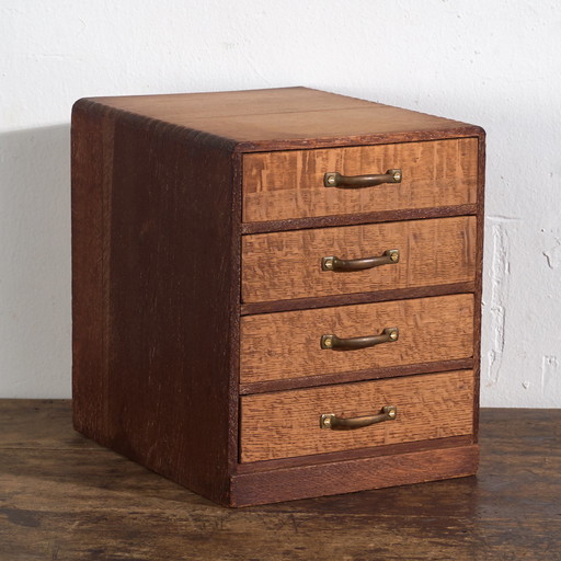 Kleine Japanse kotansu ladekasten met vier laden – Japan, Shōwa-periode, circa 1960 – Brass