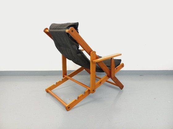 Image 1 of Poltrona chaise longue pieghevole regolabile vintage in pino e similpelle degli anni '70