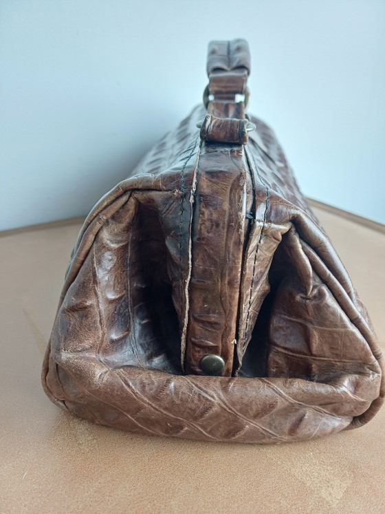 Borsa da Dottore Pelle Stampa Coccodrillo Marrone – Fred de la Bretoniere, Borse a mano, Leather, Metal (photo 3 of 11)