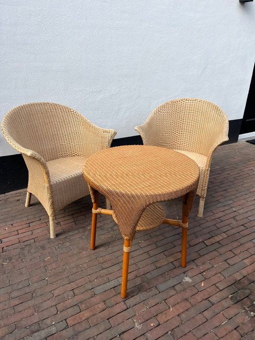 Tavolo originale Lloyd Loom (di Prestige) con 2 sedie Lloyd Loom abbinate