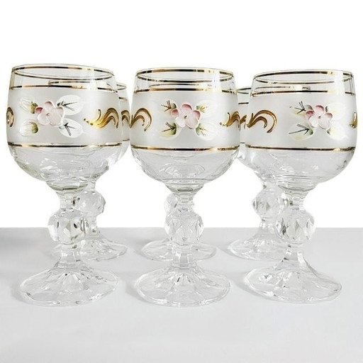 Set vintage handgeschilderde Boheemse wijnglazen kristal emaille bloemmotief 1960's