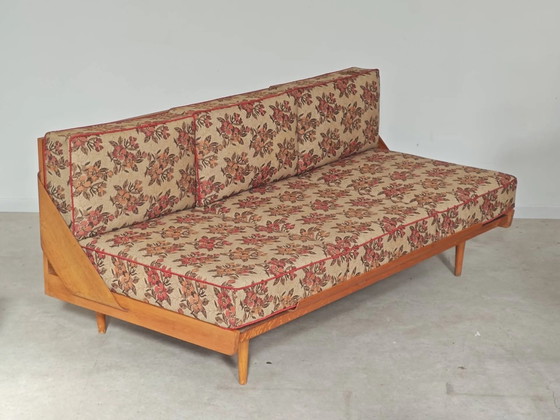 Folding sofa bed Canapé banquette Interier Praha 1960 floral pattern fabric – 3-5 seaters, Wood, Scandinavian (photo 3 of 30)