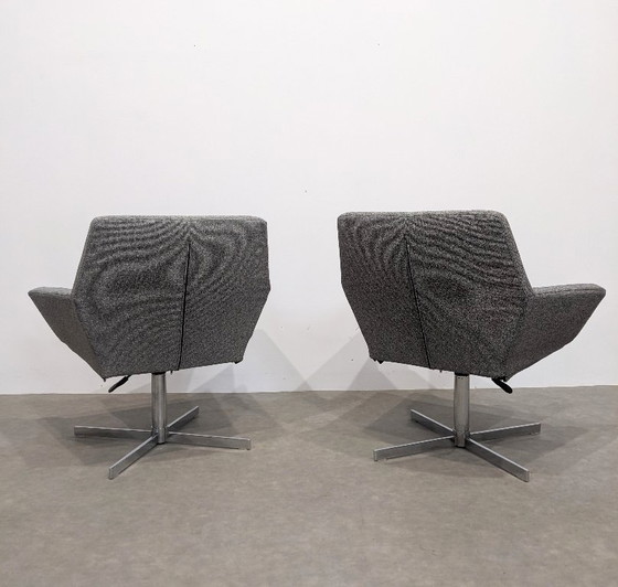 Image 1 of Grauer Sessel im Retro-Design der 1960er Jahre