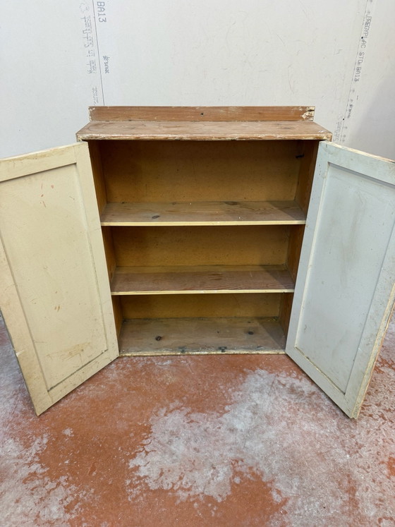 Small vintage patinated solid wood hanging cabinet / wall cupboard, Shelving unit, White (photo 9 of 10)