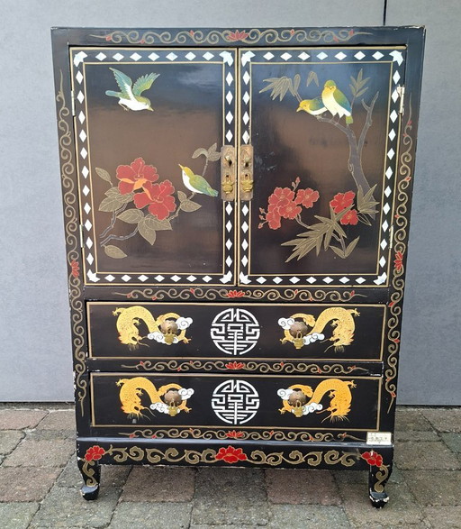 Vintage Chinese karakteristieke zwart gelakte kast. – wandkast, Wood