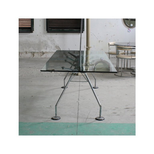 Nomos table