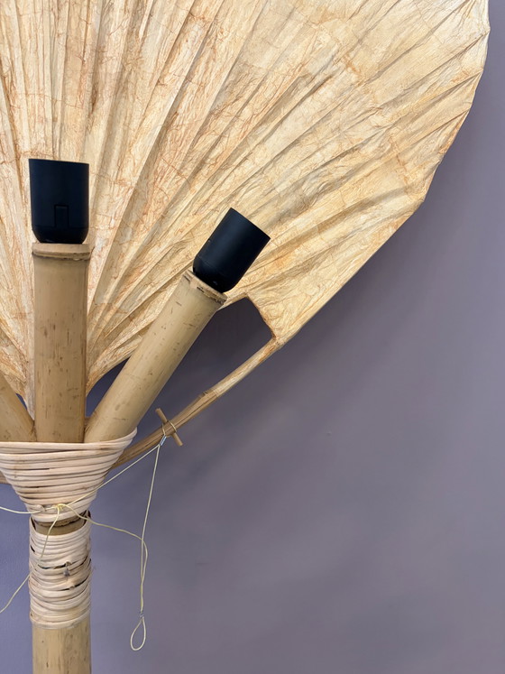 Image 1 of Grote Uchiwa vloerlamp van bamboe en rijstpapier, ontworpen door Ingo Maurer.
