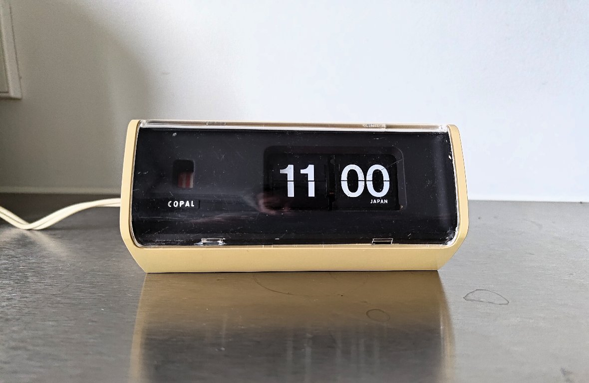 Copal Flip Clock model 222 60's page age design | €85 | Whoppah