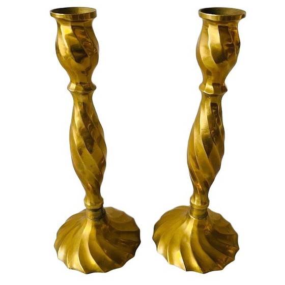 Image 1 of Set di candelieri di metà secolo in ottone tornito swirl 1950