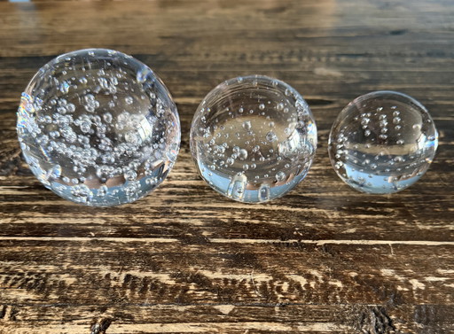 Vintage glazen presse-papiers met luchtbellen (bullicante)