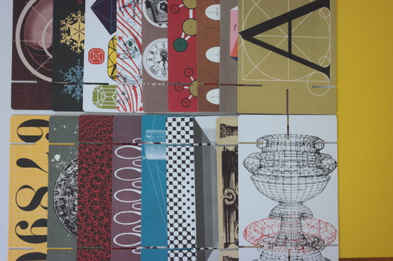 Image 1 of Eames, reusachtig kaartenhuis, ontworpen door Ray & Charles in 1952