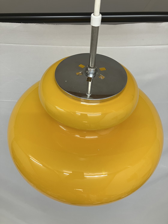 Image 1 of Lampada a sospensione vintage in vetro opalino giallo di Glashutte Limburg