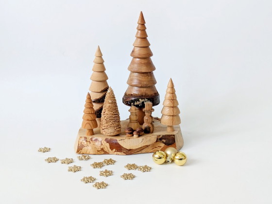 Image 1 of Vintage handgemaakte houten winterscène | Duitse Erzgebirge volkskunst