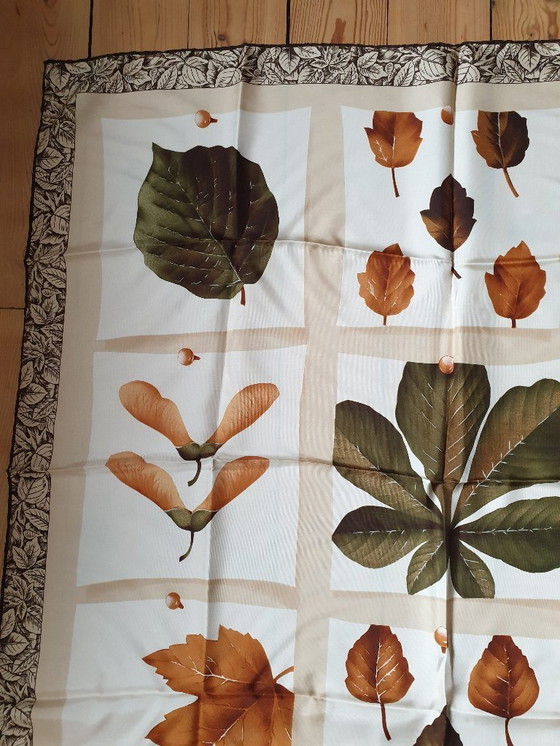 Image 1 of Carré de soie authentique Lancel neuf dans sa pochette d'origine