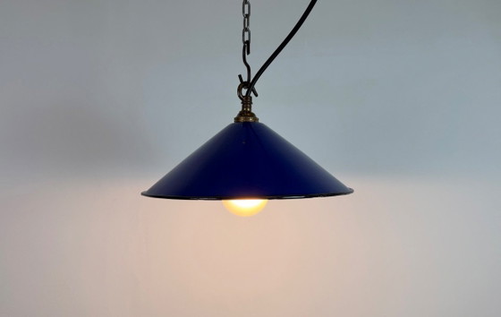 Image 1 of Industriële kobaltblauwe emaille fabriekshanglamp, jaren 1950