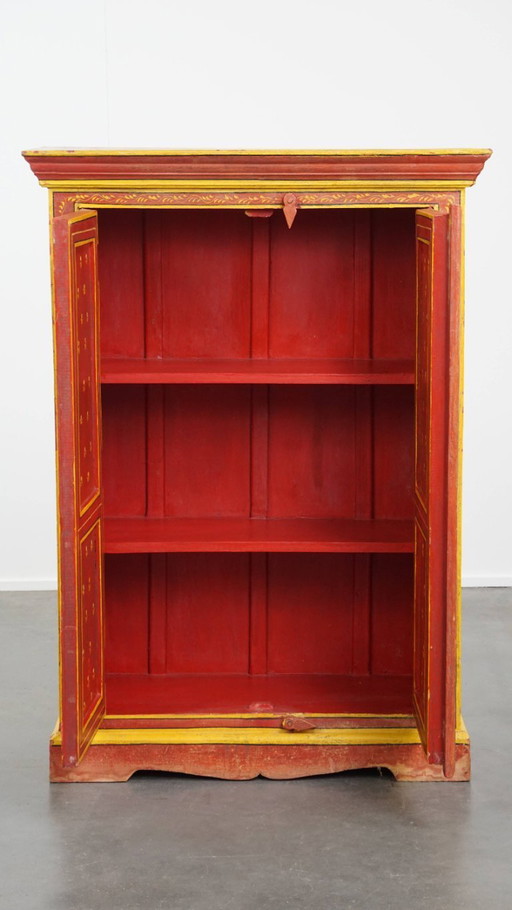 Armoire antique peinte d'art populaire