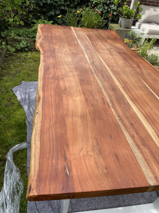 Image 1 of Mesa con borde natural, única y robusta.