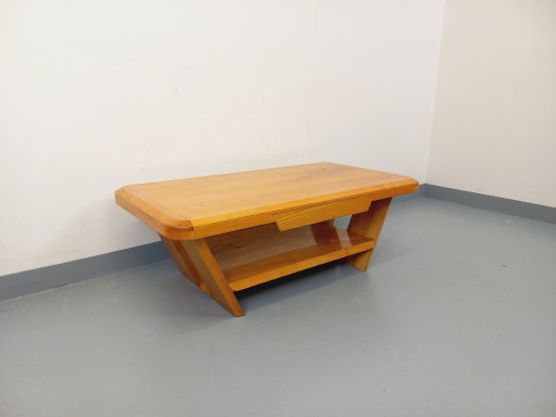 Vintage brutalistische rechthoekige salontafel van massief iepenhout met lade uit de jaren 70.