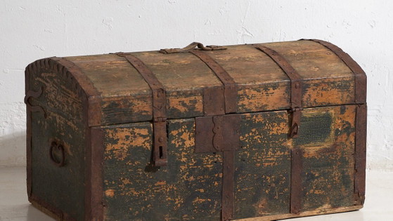 Antique painted travel trunk in pine – Central Europe, circa 1850 – Storage cabinet, Rustic (photo 3 of 40)