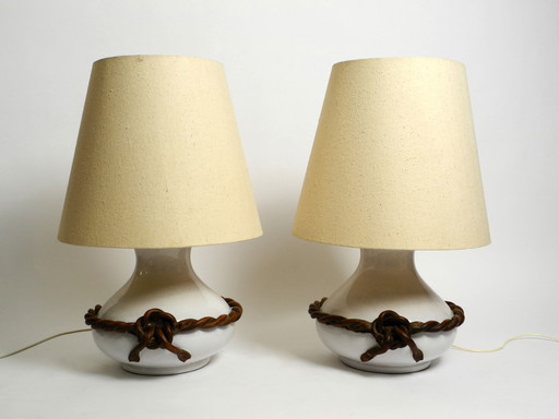 Zwei schöne riesige italienische Keramik-Tischlampen aus der Mitte des Jahrhunderts mit originalen Lampenschirmen