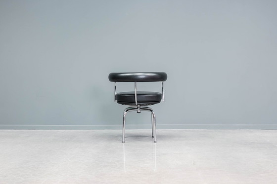 Image 1 of Sgabello LC7 di Corbusier