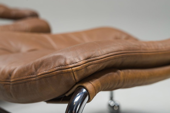 Image 1 of  Conjunto de tumbona y otomana suecas en cromo y cuero marrón de Scapa Rydaholm, años 60