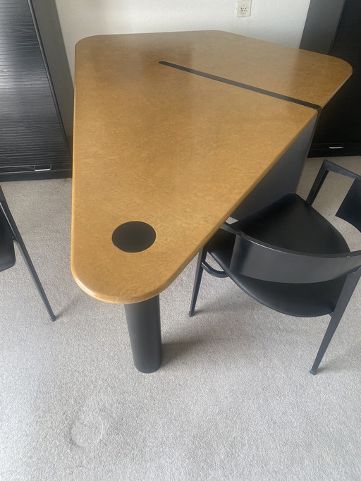 Table Castelijn kite avec 2 chaises. Collection à Oss
