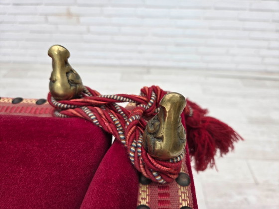 Image 1 of 1970, Deense 2-zits "Spaanse" drop arm sofa, kersenrood meubelvelours.