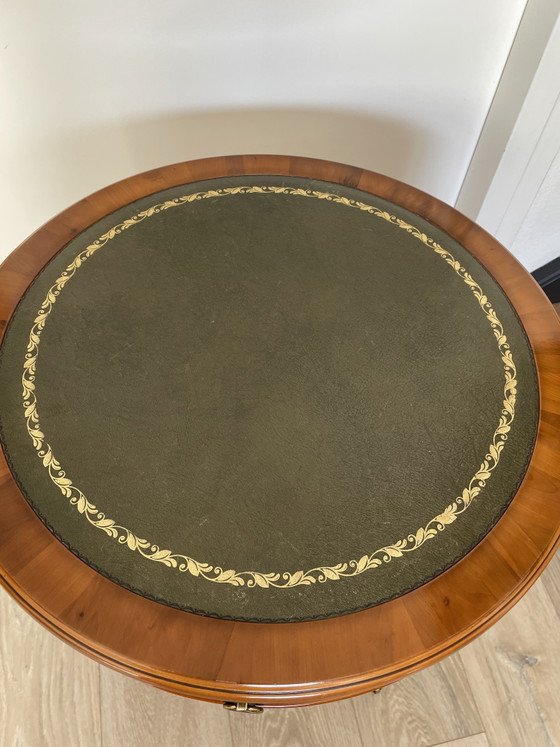 Image 1 of Klassieke Engelse drumtafel (of drum table) van de Nederlandse meubelfabrikant Heldense Exclusief