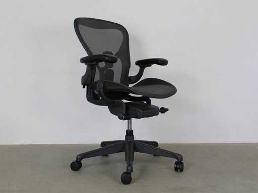 Diseño remasterizado del Herman Miller Aeron C de Bill Stumpf