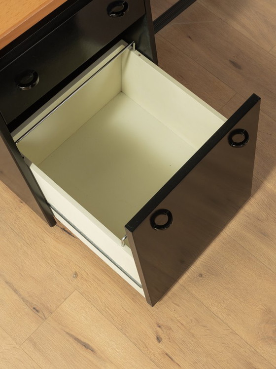 Image 1 of Bureau postmoderne, interlübke