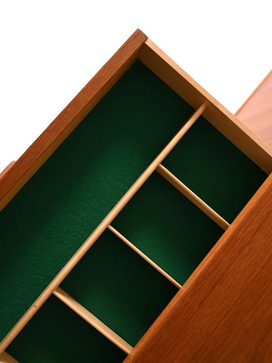 Image 1 of Buffet scandinave en teck avec tiroirs des années 1950/60