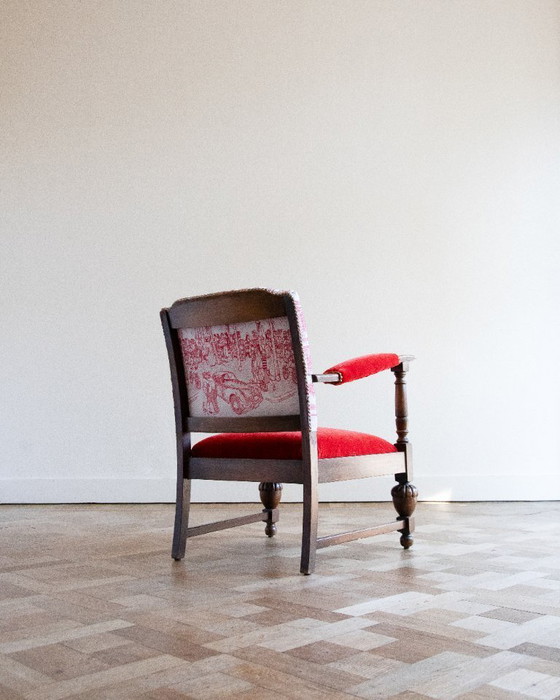 Image 1 of Fauteuil de style Louis XV – Velours mohair rouge – Imprimé café parisien