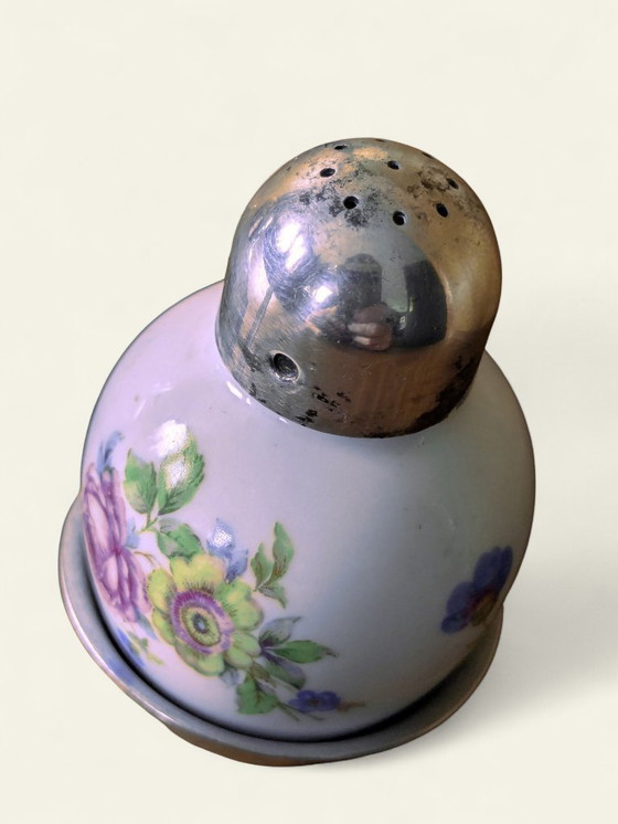 Image 1 of Set di saliere e pepiere vintage | anni '60 in ceramica e metallo | decoro floreale con supporto