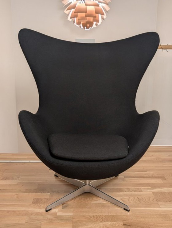 Image 1 of Arne Jacobsen Egg Chair with Ottoman