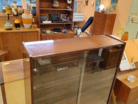 Image 1 of Vetrina vintage con ripiani in vetro