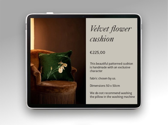 Image 1 of GP & J Baker – Set mit 2 neuen Kissen aus dem Stoff „Baker Iris“ von GP & J Baker.