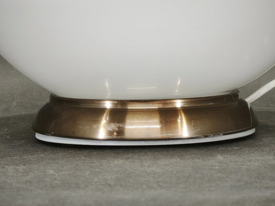 Lampada da tavolo italiana Space Age in vetro bianco anni '70 – Lampade da tavolo, Metallo (photo 4 of 9)