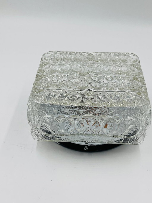 Deckenleuchte aus Glas mit Reliefdekor aus Ringen