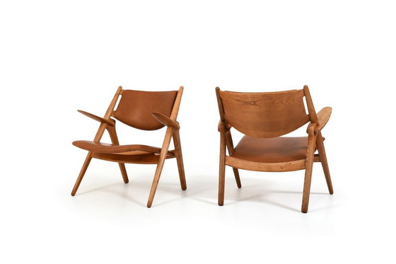Image 1 of Par de sillones CH-28 de roble de la primera generación, diseñados por Hans J. Wegner.