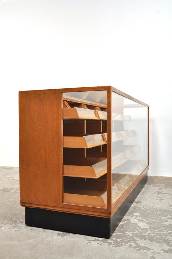 Image 1 of Vintage Winkelvitrine / toonbank in eik en beuken, 1930s