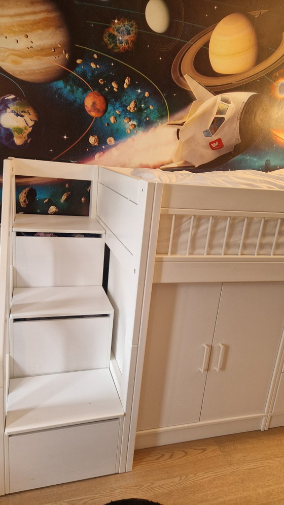 Image 1 of Lit en bois Lifetime avec placards