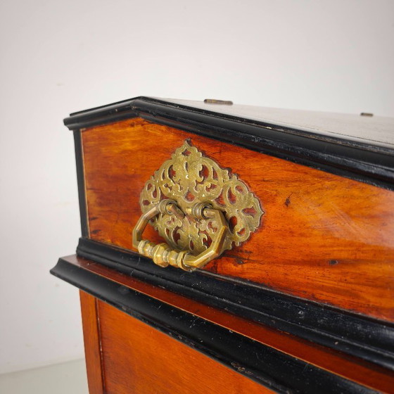 Außergewöhnlicher tragbarer Schreibtisch aus dem 18. Jahrhundert, gefertigt aus indonesischem Amboina-Holz (photo 6 of 15)