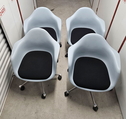4x Vitra Eames PACC zg stoel