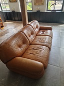 Divano e 2 poltrone Mobil Girgi Sapporo, in pelle color cognac.